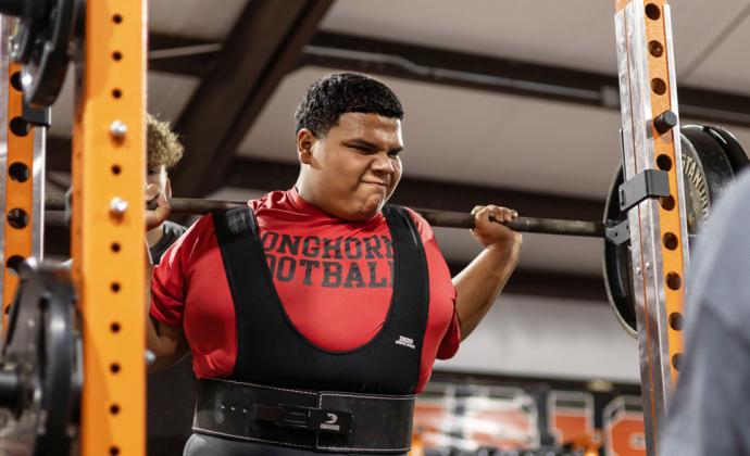 POWERED UP In last week’s powerlifting competition at Dumas, both Jeremiah Rosales (left) and Jose Salazar (right) took first place in their divisions. MORE PHOTOS, PAGE 4 | CERVANTES PHOTOGRAPHY