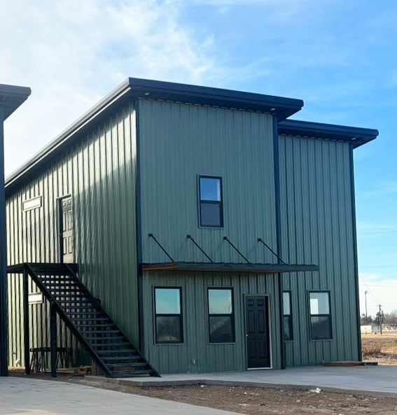 STAY AND WORK IN FLOYDADA Two new residences are nearing completion at the central intersection of U.S. Highways 62 and 70 in Floydada. | HESPERIAN-BEACON