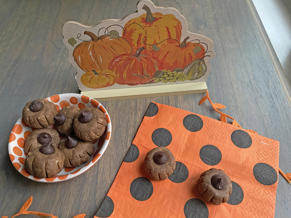 WHILE THE CHOCOLATE CAP on top satisfies lots of sweet cravings, the honey, peanut butter and oats with a touch of spice make this a pumpkin of a very different kind. | ANGELINA LaRUE PHOTO