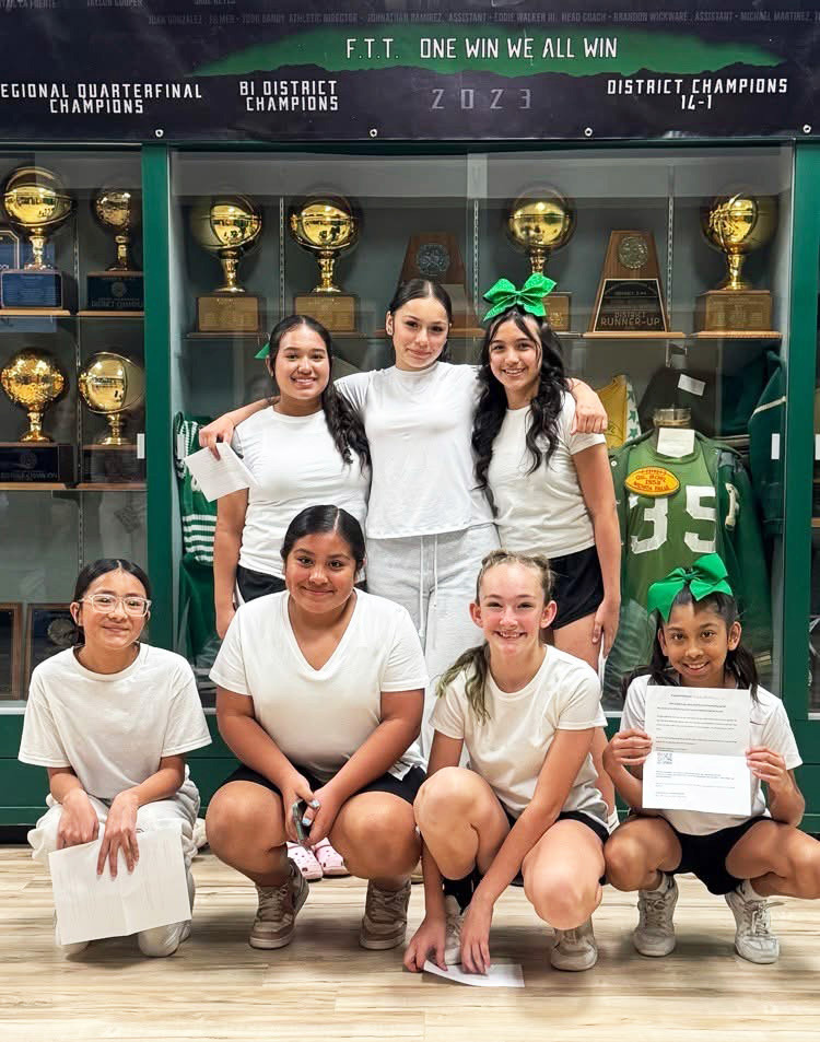 JUNIOR CHEERLEADERS