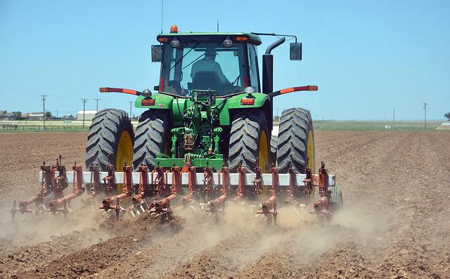 AG OPPORTUNITY Producers can earn up to five continuing education credits and hear the basics on soils and spraying at the Amarillo Farm and Ranch Continuing Education Units Workshop on Dec. 3 in Amarillo. | KAY LEDBETTER/ TEXAS A&amp;amp;M AGRILIFE PHOTO