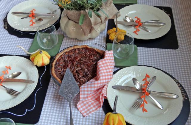 THIS BEAUTIFUL PIE could easily fill in as the centerpiece on your holiday table. Here’s how to make the crust. | ANGELINA LaRUE PHOTO
