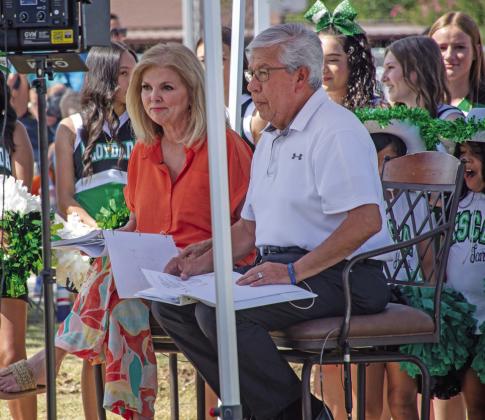 IN THE SPOTLIGHT Lubbock’s KCBD-TV team broadcast last Tuesday’s 5 p.m. and 6 p.m. news segments from Floydada’s city park as part of the station’s annual Community Coverage Tour. | NOAH FIERROS, HESPERIAN-BEACON. SEE MORE PHOTOS PAGE 8.