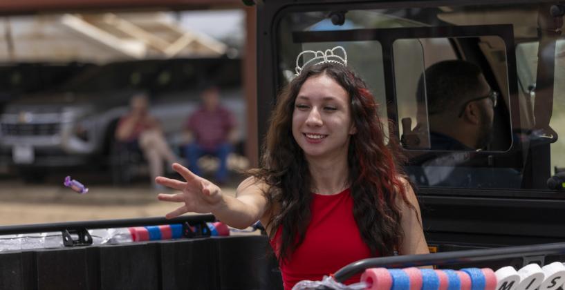 SPOTLIGHT ON FLOYDADA FOURTH OF JULY DOWNTOWN PARADE