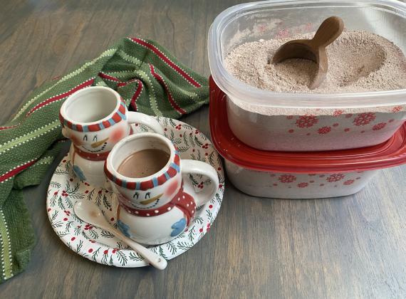 SHAKE, SHAKE, SHAKE to combine these contents into a dreamy, velvety hot cocoa mix. | ANGELINA LARUE PHOTO