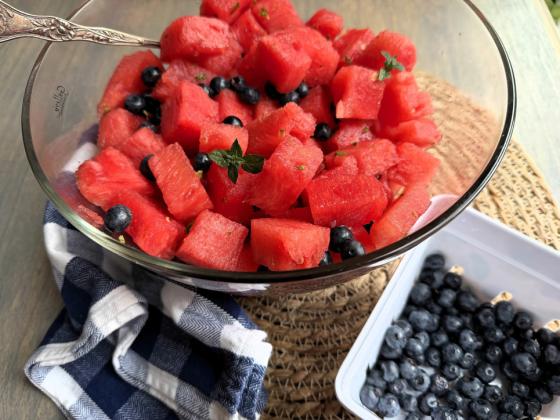 COOLSUMMERTREATS feelgoodgoingdown—andprovideenergy for going on! | ANGELINA LaRUE PHOTO