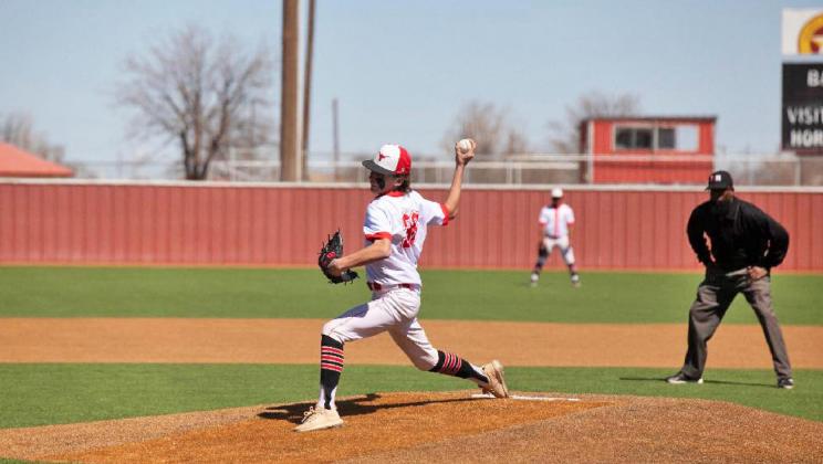 Longhorns win over Petersburg; Thiebaud throws no-hitter