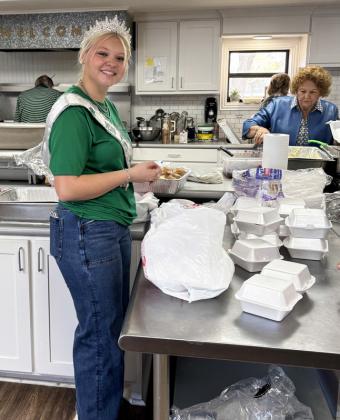 MISS FLOYD COUNTY PAYTEN SHUPING helped serve Thanksgiving dinner last November at the Senior Citizens Center. | COURTESY PHOTO
