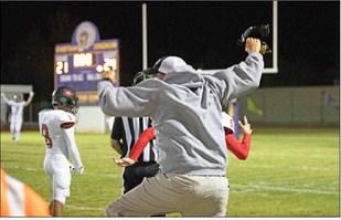 Longhorns win first district game over Crosbyton, 26-21