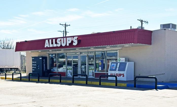 ALLSUP’S STORES, including this one in Floydada, were targeted in a string of robberies along I-27 early last Thursday morning. Although two suspects are in custody in Lubbock, Floyd County law enforcement believes other individuals were involved in the crimes. | HESPERIAN-BEACON