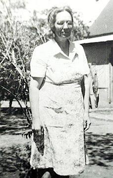 MEMORIES OF LINNIE PEARL include the bread pudding her family enjoyed. She was such as good preparer of food, she could even make stale crackers taste good! | ANGELINA LaRUE PHOTO