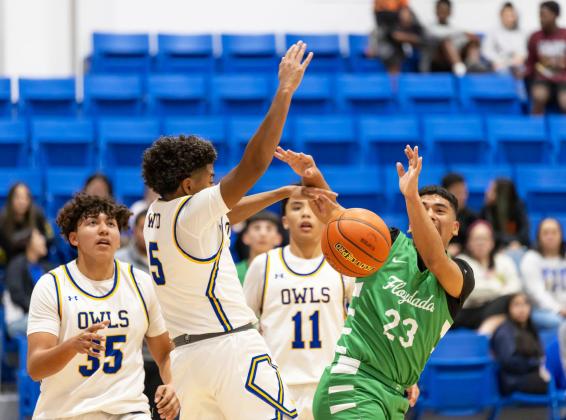 FLOYDADA BASKETBALL Hale Center Owls defeated the Floydada Whirlwinds 78-40 last week. The Floydada LadyWinds took a tough loss to the Hale Center Lady Owls 62-22. | CERVANTES PHOTOGRAPHY
