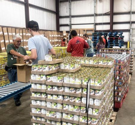 Floydada FBC Youth serves on mission trip