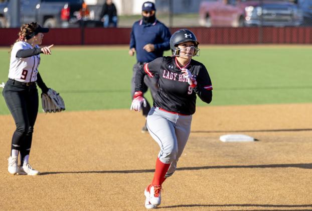 Lockney Lady Horns wrap up 3–2 in softball tourney