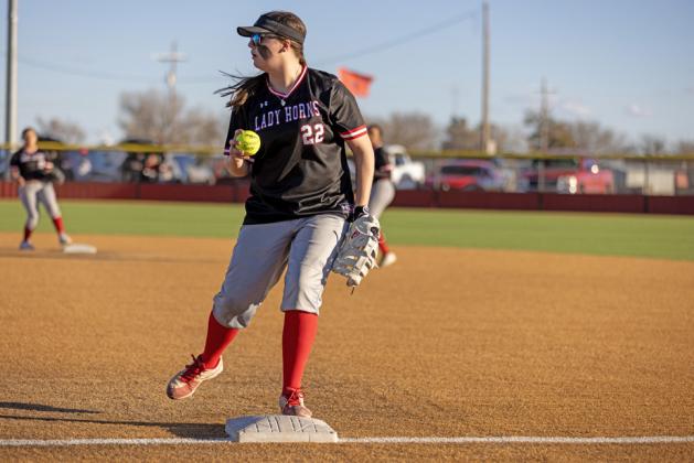 Lockney Lady Horns wrap up 3–2 in softball tourney