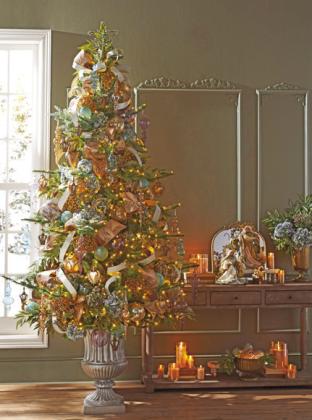 Mangold Foundation to raffle decorated tree