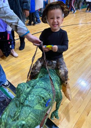 SPOTLIGHT ON TRUNK OR TREATING