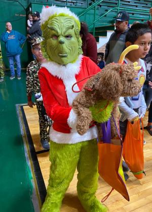 SPOTLIGHT ON TRUNK OR TREATING