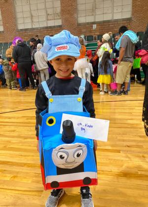 SPOTLIGHT ON TRUNK OR TREATING