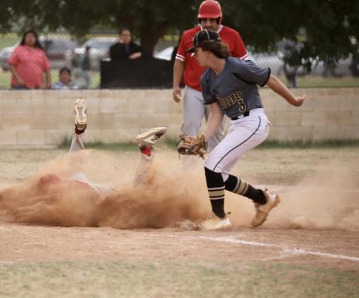 Longhorns complete third sweep