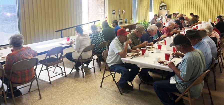 Community turns out, helps Bearden celebrate retirement