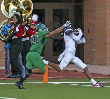 INTO THE END ZONE drove Dahlen Silva for a Longhorns touchdown. | CERVANTES PHOTOGRAPHY