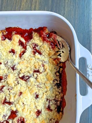 DELECTABLE DESSERT Having a bag of organic “frozen” berries on hand for this delicious, healthy fruit crisp is the ideal way to keep them readily available. | ANGELINA LaRUE PHOTO