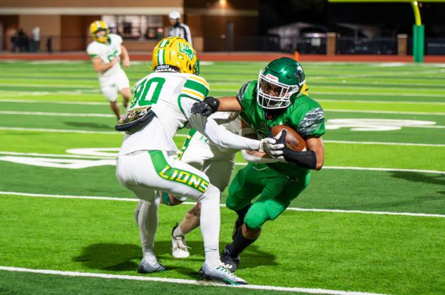 TOO LATE INTHE GAME seniors Henderson and Braun Hobbs went to work on a pass and leaping catch that has been a signature move for them throughout their high school careers. | NOAH FIERROS PHOTOS