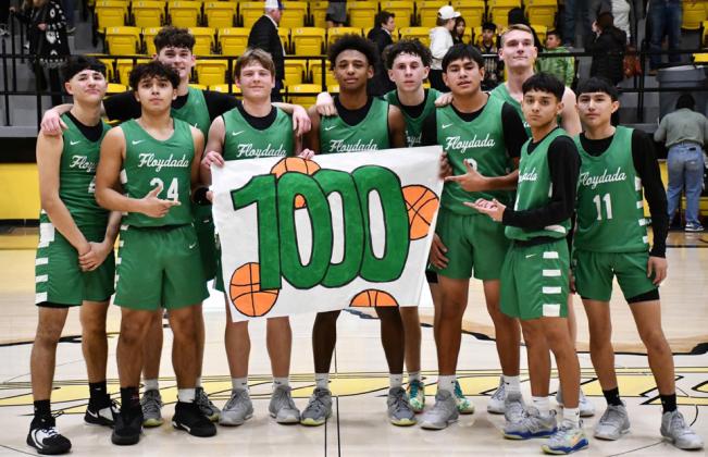 HENDERSON SHOOTS 1,000 The Floydada Whirlwinds’ Tyrean Henderson got his 1000th career point during last week’s victory over Sudan. MORE, PAGE 4 | NOAH FIERROS/FLOYDADA YEARBOOK