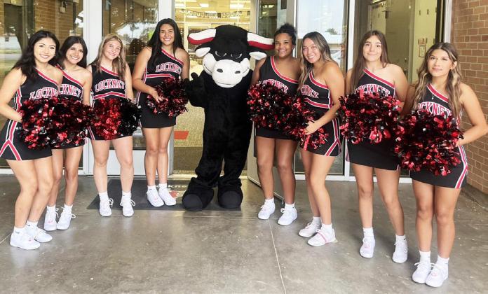 LOCKNEYWELCOME Lockney cheerleaders and mascot welcomes students back for a new school year. | COURTESY PHOTO
