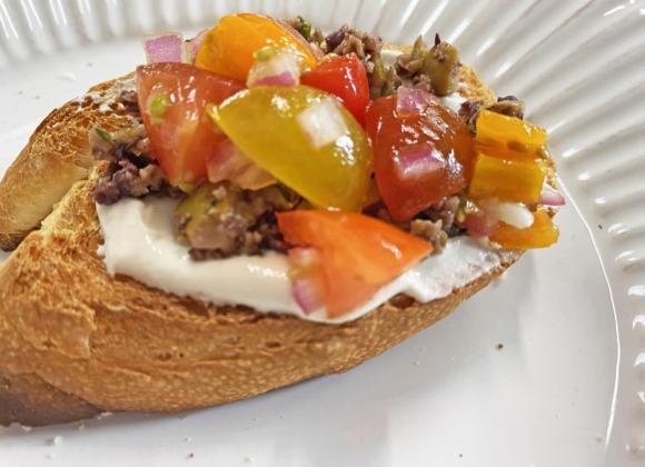 Crostini with olive tapenade
