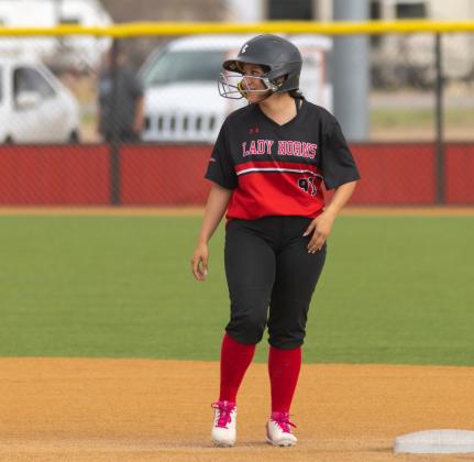 Lady Horns dominate over Claude in 15-1 win; Longhorns win big over Memphis, 19-2