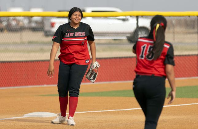 Lady Horns dominate over Claude in 15-1 win; Longhorns win big over Memphis, 19-2