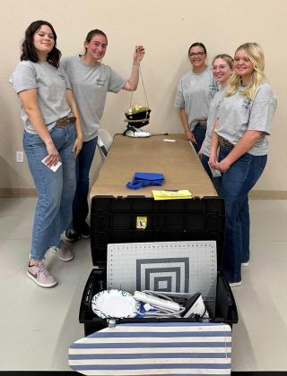 Floyd County 4-H Senior Duds to Dazzle Team advances to the State Roundup