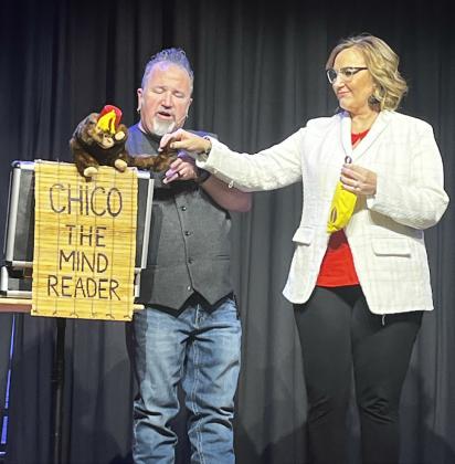 Entertainment for last week’s Lockney Chamber banquet was provided by Mark Umstot (left). | LOCKNEY CHAMBER PHOTO