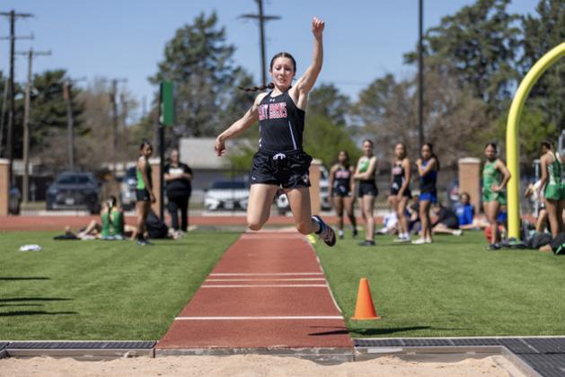 Floydada, Lockney finishers advance in District track meet