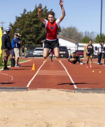 Floydada, Lockney finishers advance in District track meet