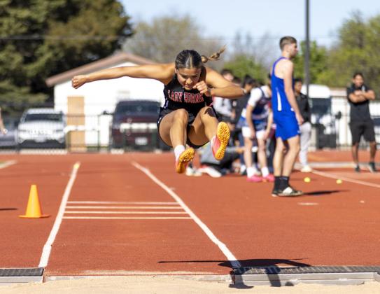 Floydada, Lockney finishers advance in District track meet