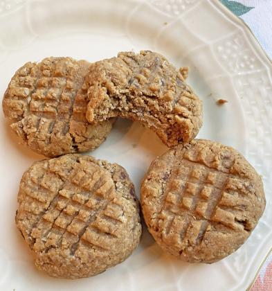 Oats, dates and peanut butter yield a different sort of cookie