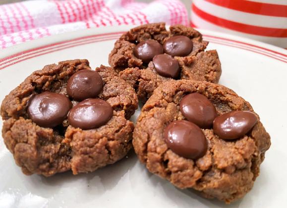 Medjool almonds sweeten two-ingredient cookies