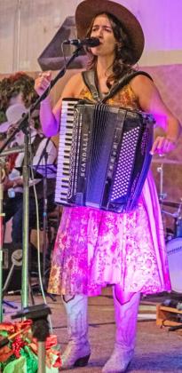 SPOTLIGHT ON 7TH ANNUAL COUNTRY CHRISTMAS BALL