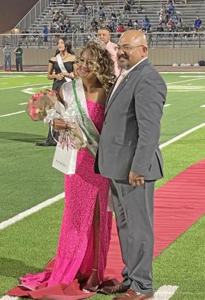 Floydada crowns Homecoming queen