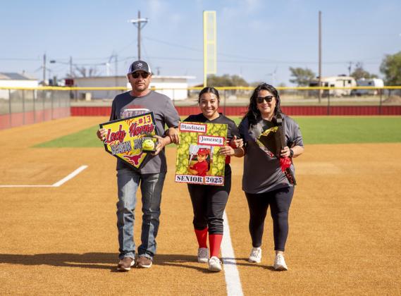 Senior Madison Jimenez with Parents Frank Jimenez and Jennifer Jimenez.