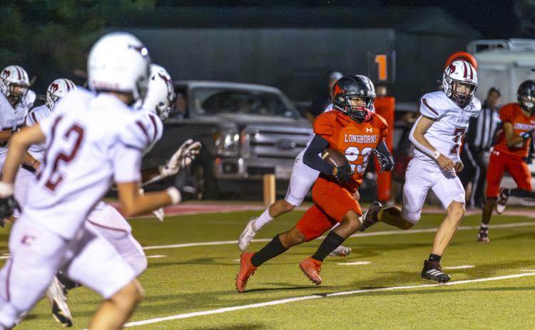 BREAKTHROUGH In last week’s victory over Clarendon, the game’s signature play came in the second half when freshman Kason Villarreal broke free for a 98-yard touchdown sprint. MORE PHOTOS, PAGE 5 | CERVANTES PHOTOGRAPHY