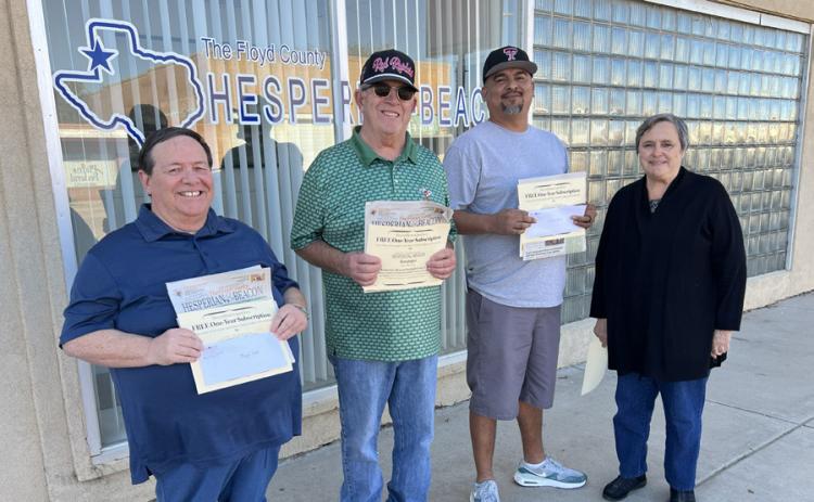 Hesperian-Beacon publisher Kay Ellington (right) presented prizes to top winners in this year’s longrunning Football Contest on Saturday. From left: Boyd Lee of Lockney, Brent Sanders and Daniel Diaz of Floydada. Winner not pictured was O’Brian Diaz. FULL DETAILS, PAGE 8 | HESPERIAN-BEACON PHOTO