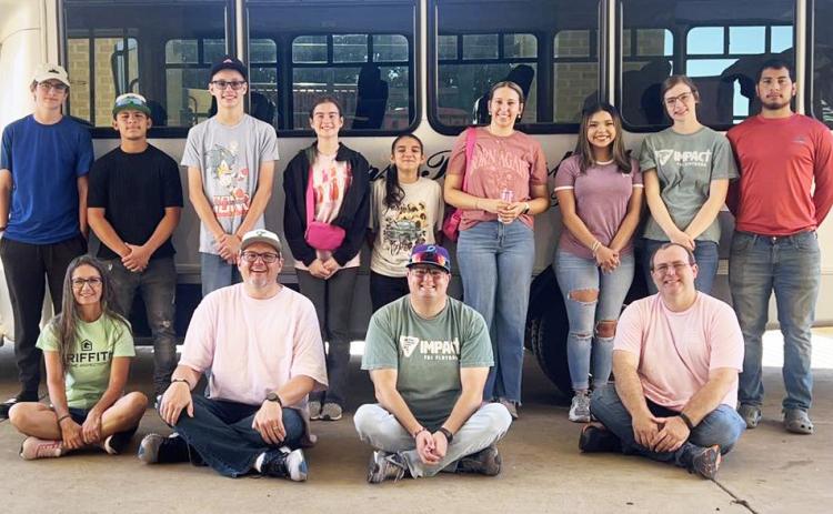 Floydada FBC Youth serves on mission trip
