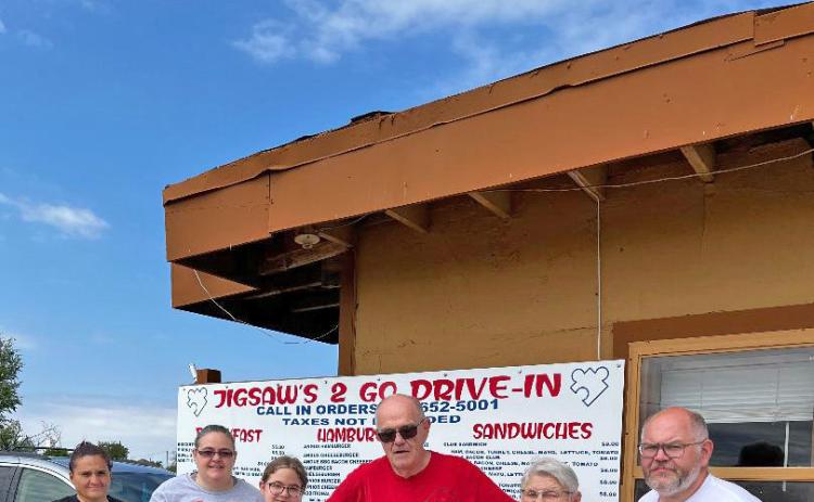 JIGSAW’S TO GO RECOGNIZED At a recent Chamber ribbon cutting, from left, are Teresa St. Dennis, Holli Moses, Caitlynn Moses, Ronnie Huffman, Vicki Huffman and Heath Huffman. | COURTESY PHOTO