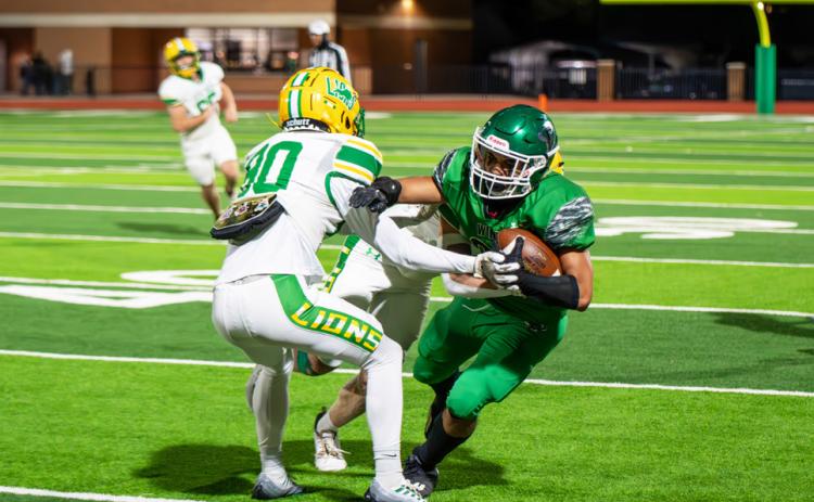 TOO LATE INTHE GAME seniors Henderson and Braun Hobbs went to work on a pass and leaping catch that has been a signature move for them throughout their high school careers. | NOAH FIERROS PHOTOS