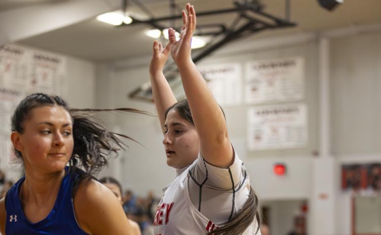 LADY HORNS gave up a loss Feb. 3 to Farwell, 70-22.
