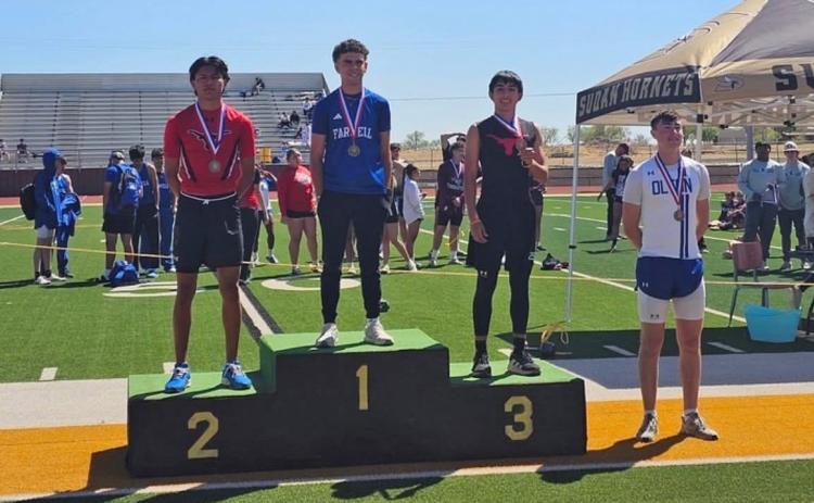 Longhorns, Lady Horns impress at district track meet